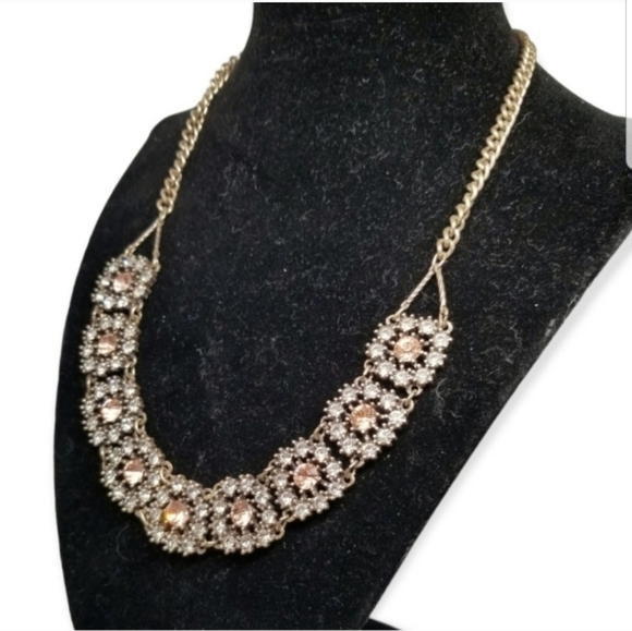 ANTIQUED BRASS NECKLACE WITH PINK & WHITE AUSTRIAN CRYSTAL DETAIL - Picture 2 of 6